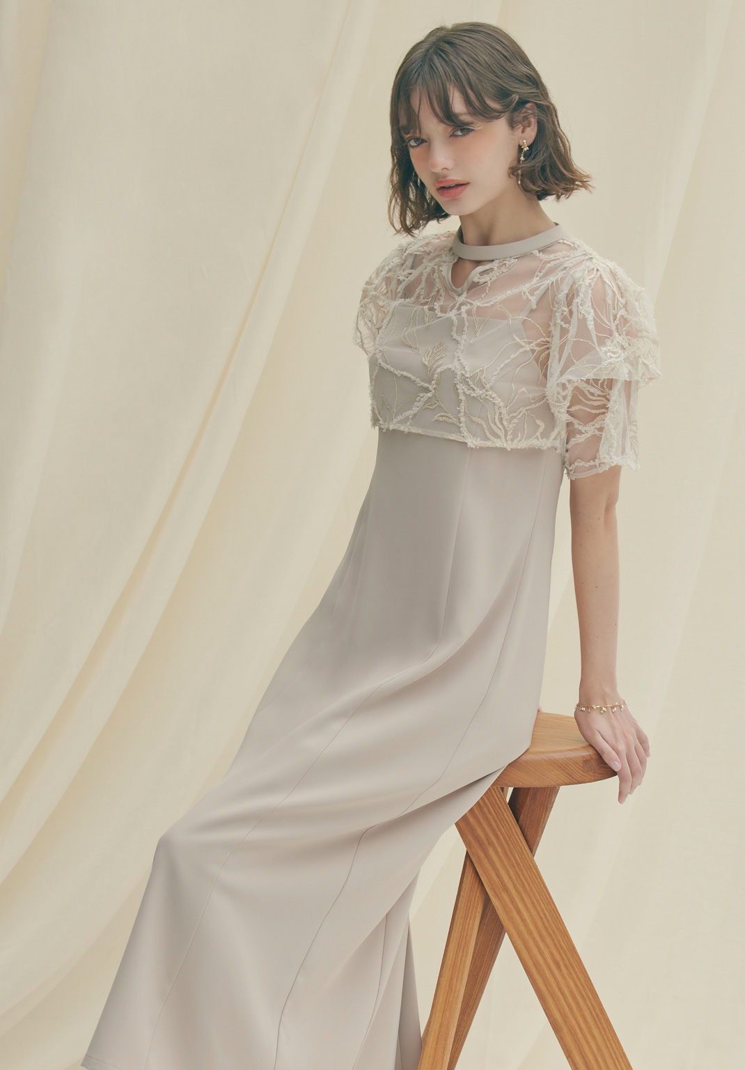 【美品】Aimer(エメ) パーティドレス AIMER ワンピース レースケープ風スリーブフィット＆フレア